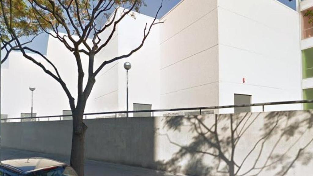 Exterior del edificio de los antiguos cines de Viladecans