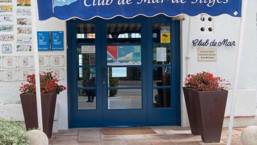 Entrada del Club de Mar de Sitges