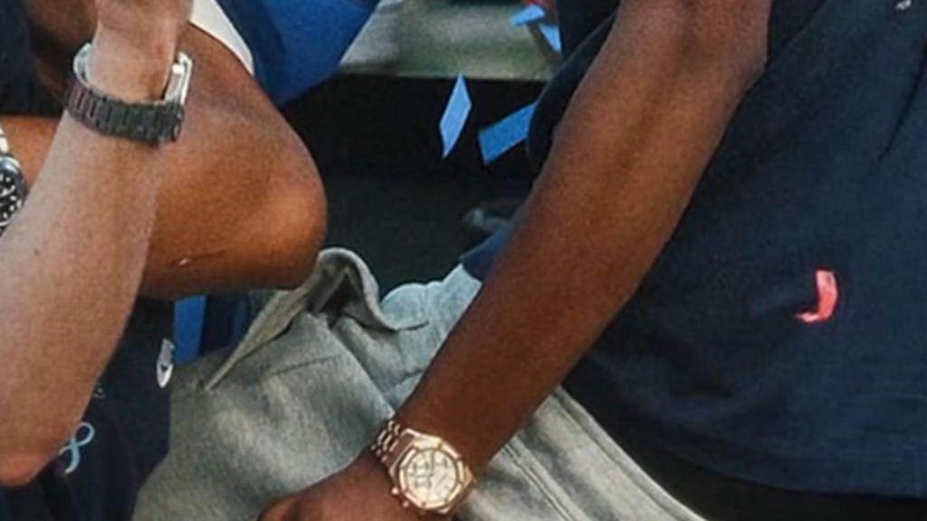 Lamine Yamal con un AP Royal Oak