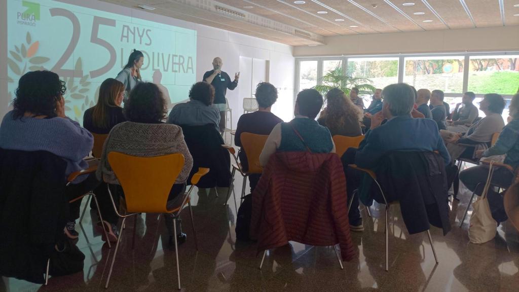 Sesión de la L’Olivera DigitALL de Sant Boi de Llobregat