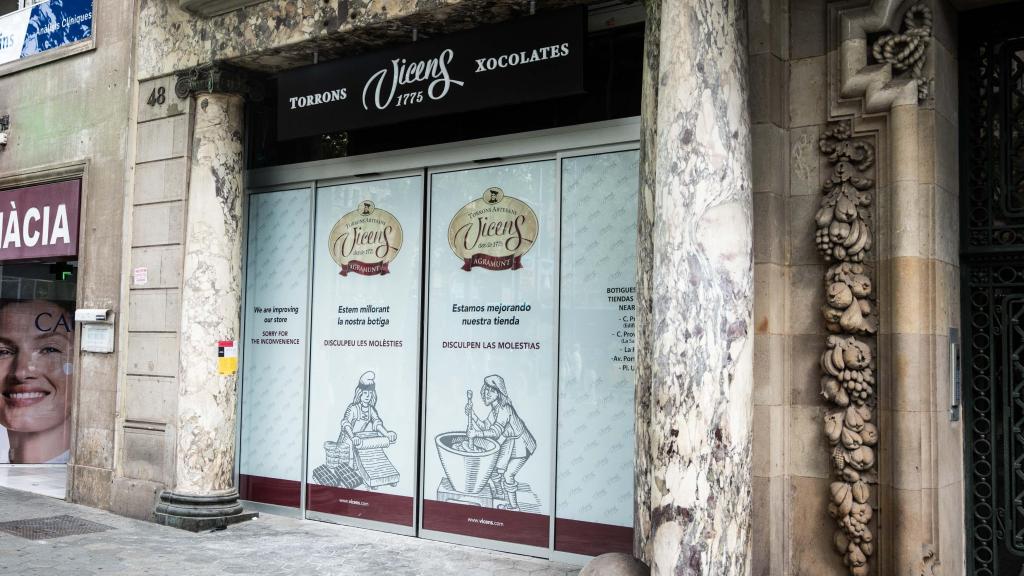 Tienda de Turrons Vicens de paseo de Gràcia, cerrada por las obras de ampliación