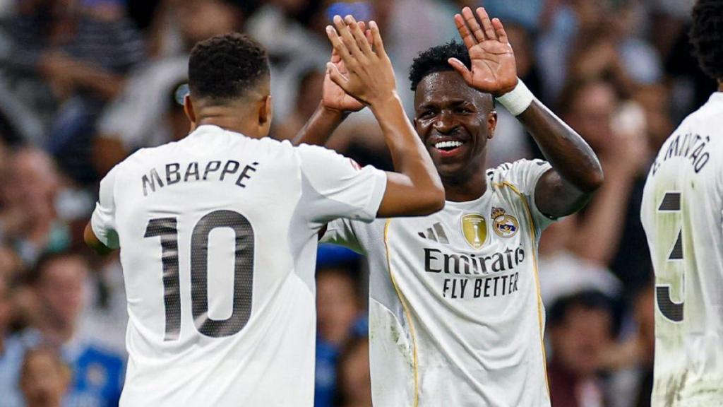 Kylian Mbappé y Vinicius Jr celebran un gol ante el Villarreal