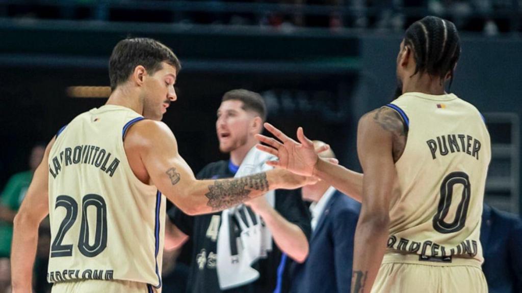 Nicolás Laprovittola y Kevin Punter en el partido del Barça de basket contra el Panathinaikos