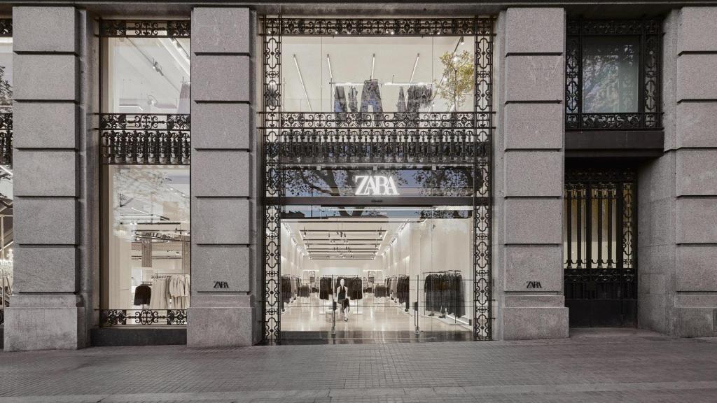 Fachada de la tienda Zara en la Plaza Catalunya de Barcelona