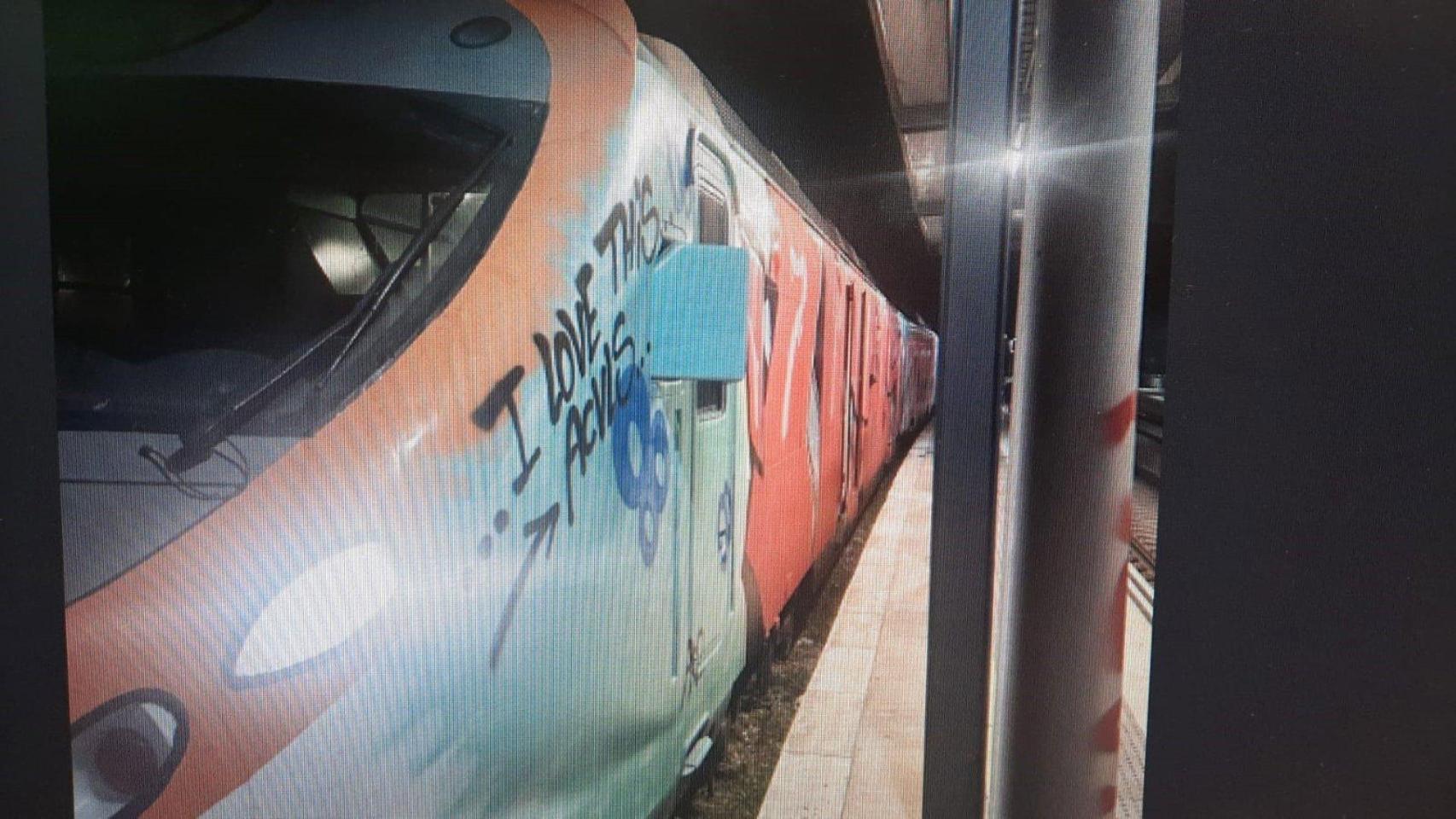 El tren de la R3 vandalizado