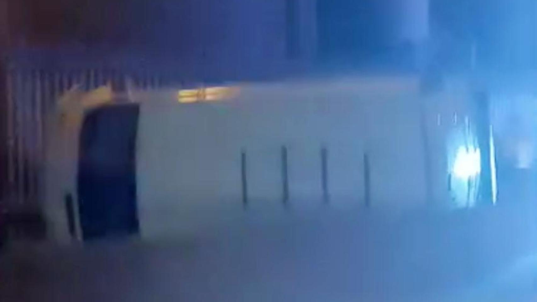 Vehículo volcado en Montcada i Reixac