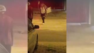 Imagen de la batalla campal entre dos grupos de okupas en Barcelona