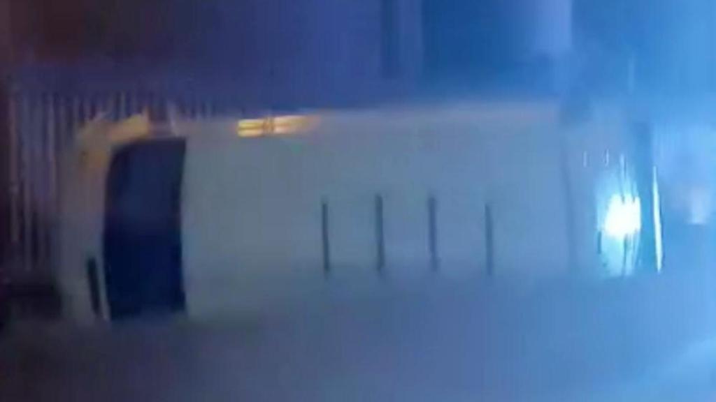 Vehículo volcado en Montcada i Reixac