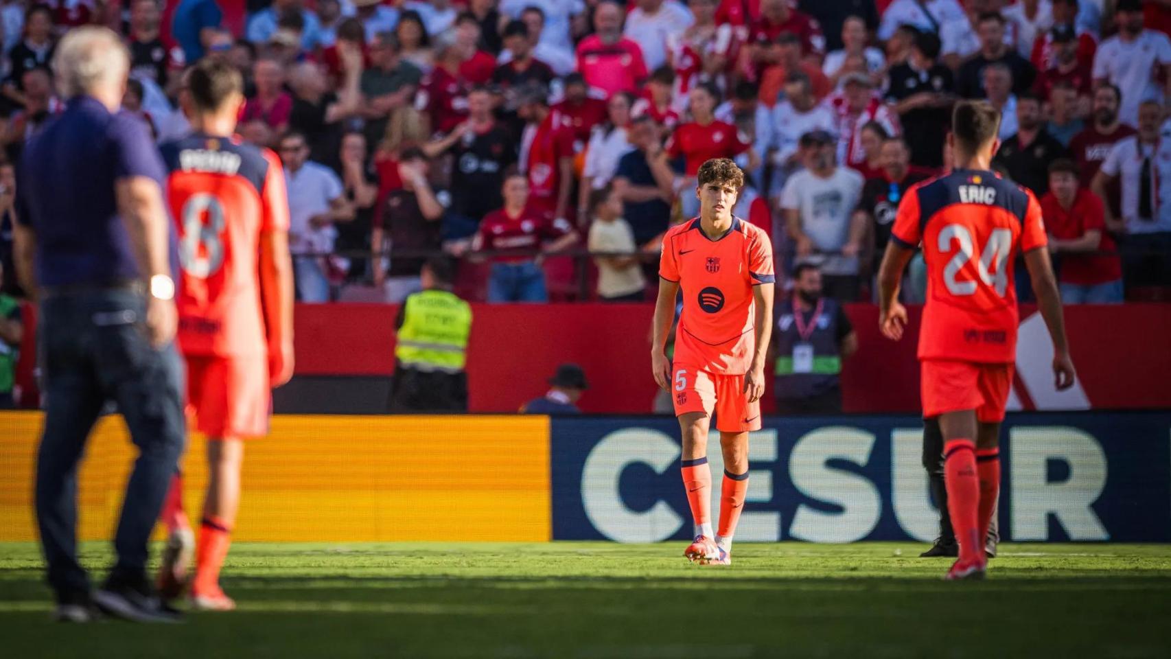 Pau Cubarsí, frustrado durante el Sevilla-Barça