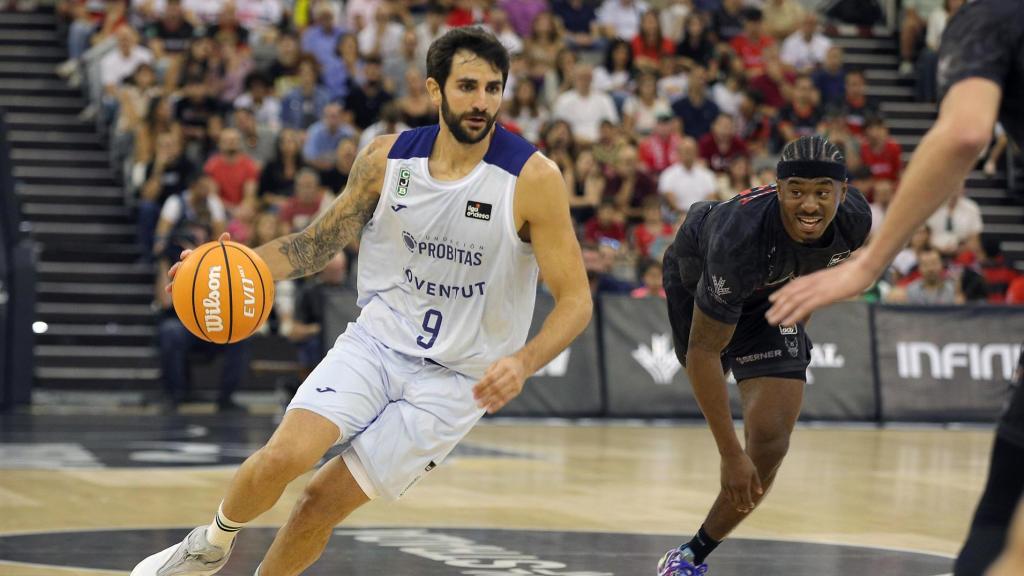 Ricky Rubio conduce la pelota en el Granada-Joventut de Liga ACB