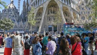 Turistas ante la Sagrada Família