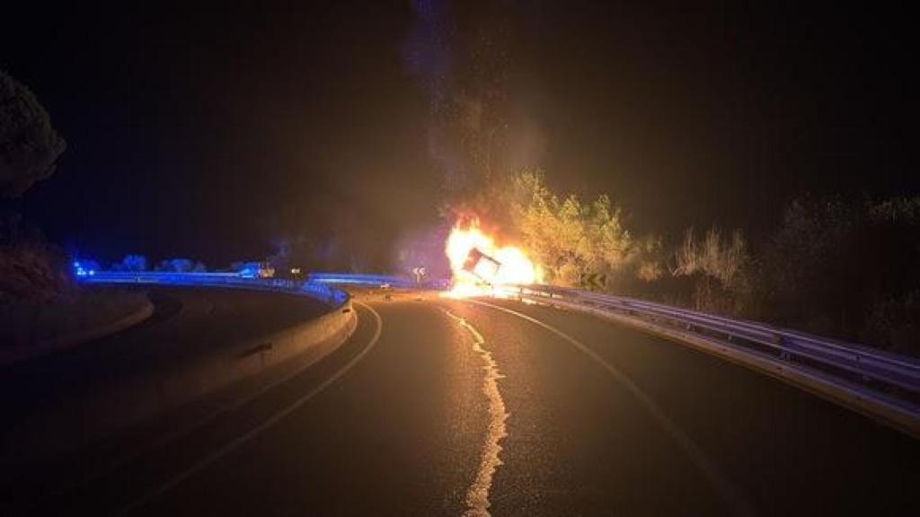 Imagen del accidente en el que intervinieron los dos agentes de la Policía Local de Santa Coloma
