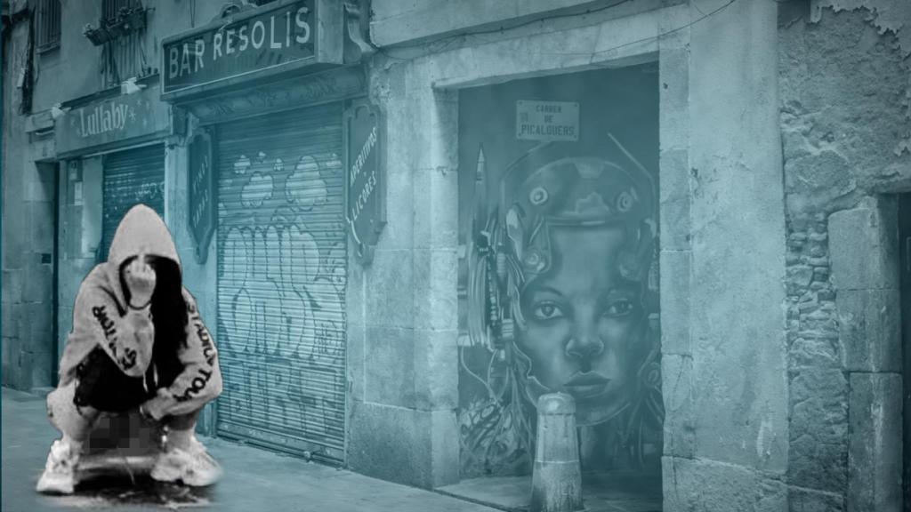 Un bar del Raval y una mujer orinando al lado de una terraza
