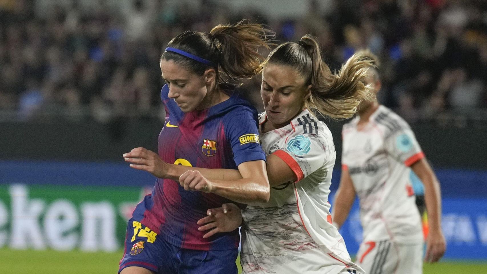 Aitana Bonmatí, presionada por Kathleen Krüger en el Barça Femenino-Bayern de Múnich de la Champions League