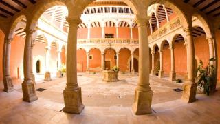 Patio de los Colegios Reales de Tortosa