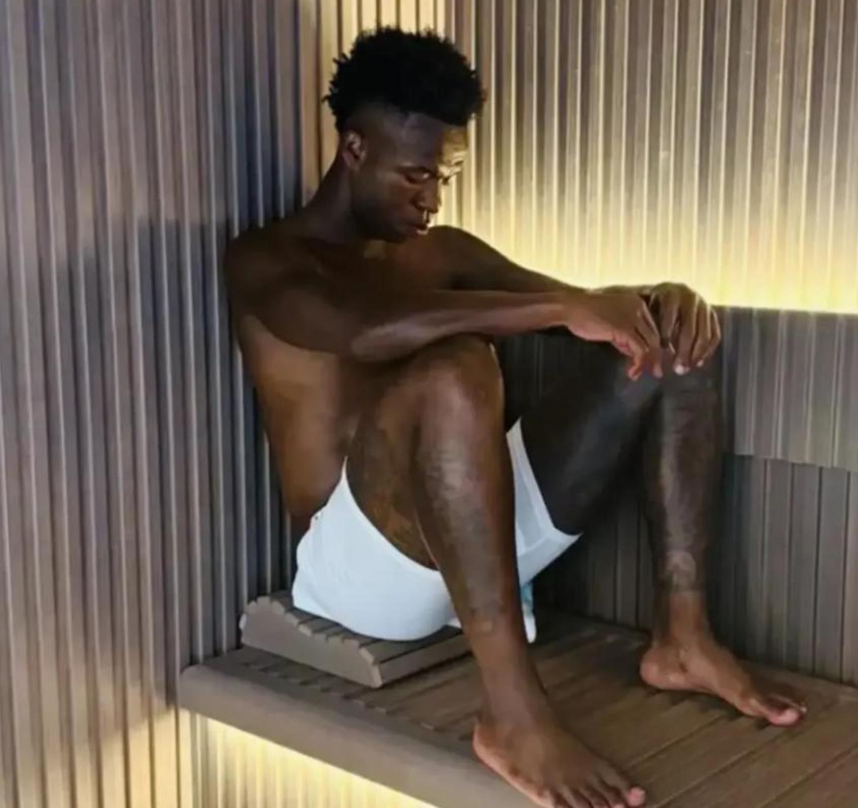 Vinicius Jr, en la sauna de su chalet en La Moraleja