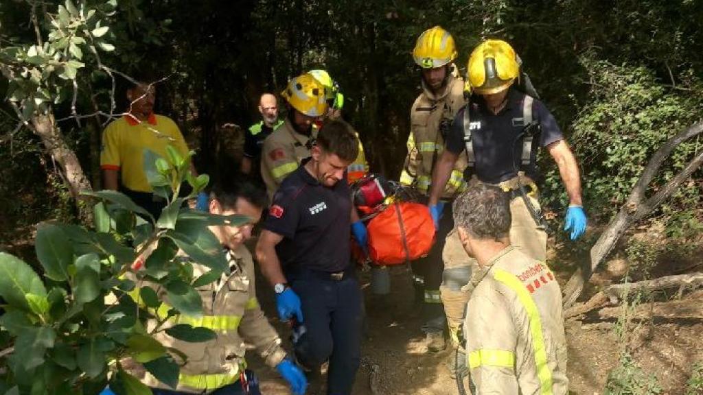 Los bomberos rescatan a un ciclista en Collserola