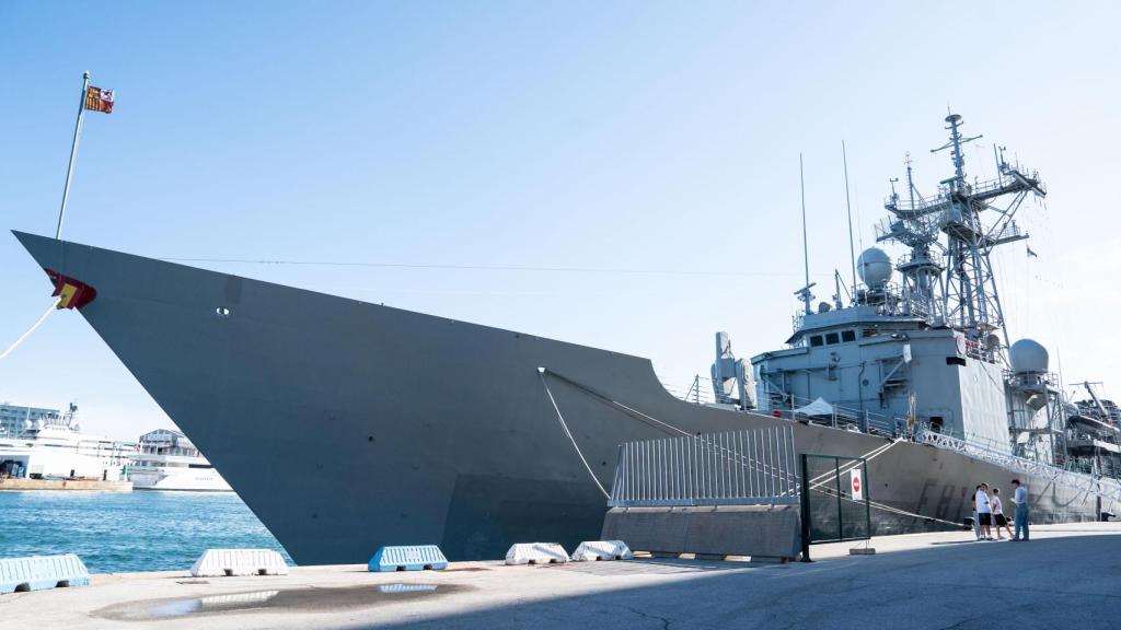 La fragata Santa María (F-81) de la Armada Española, en el puerto de Barcelona