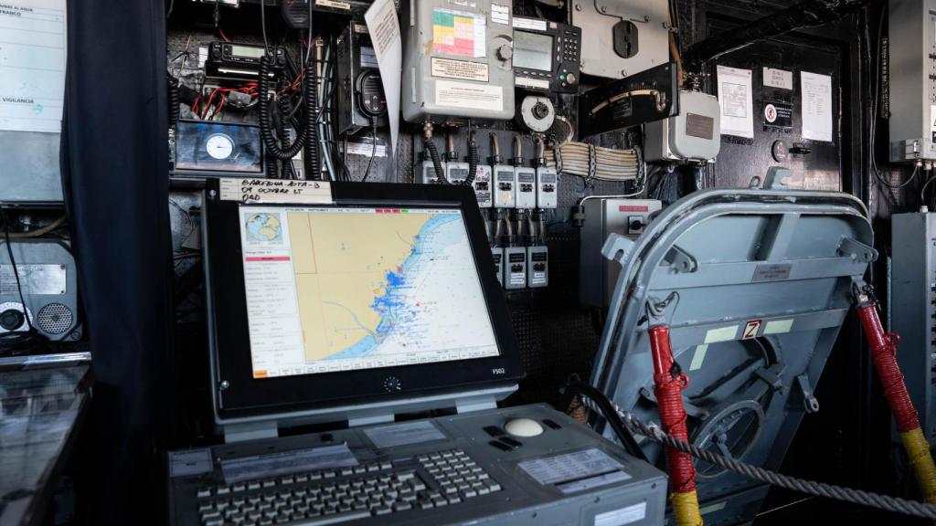 Mandos de control de la fragata Santa María (F-81) de la Armada Española