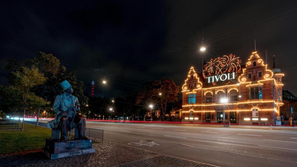 Entrada del parque de atracciones más popular de Copenhague, los Jardines de Tivoli