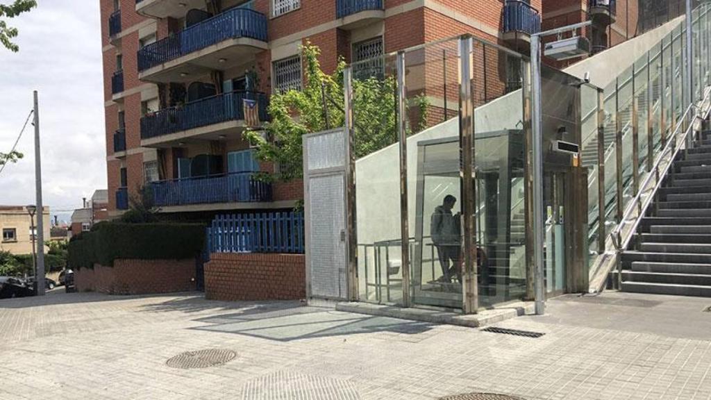 El ascensor inclinado de la Davallada dels Gallecs en funcionamiento