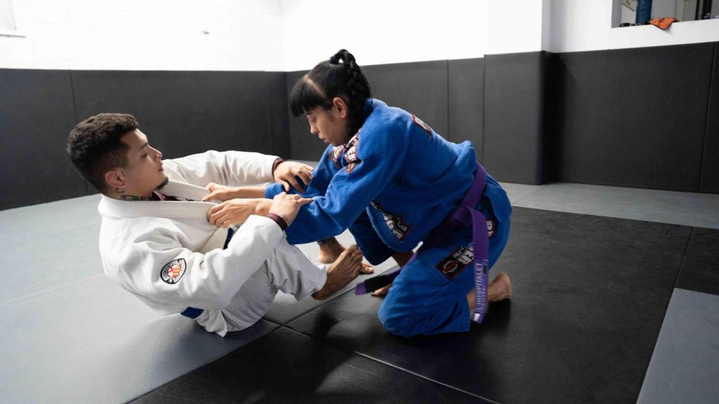 Josua Hernández, luitador professional de MMA, durant la seva entrevista amb Metròpoli