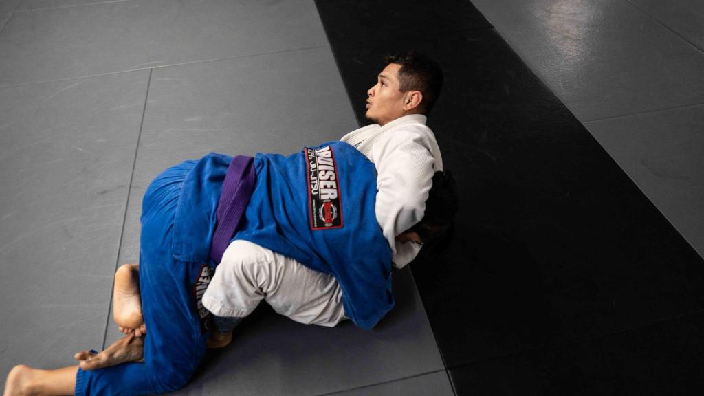 Josua Hernández, luitador professional de MMA, durant la seva entrevista amb Metròpoli