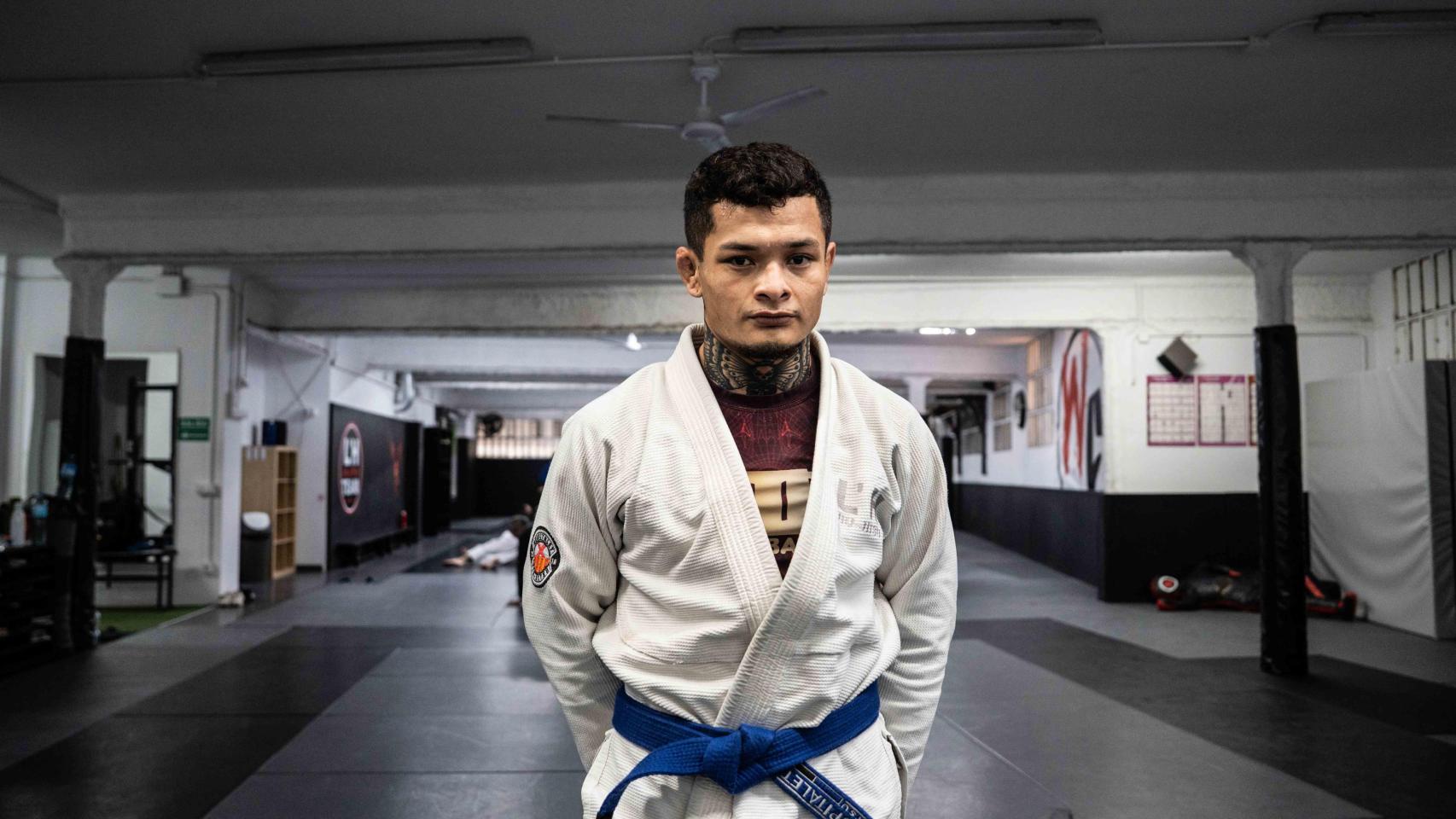 Josua Hernández, luchador profesional de MMA, durante su entrevista con Metrópoli