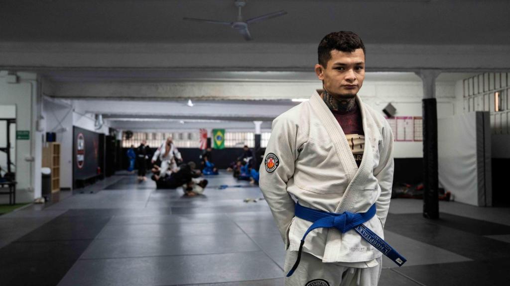 Josua Hernández, luitador professional de MMA, durant la seva entrevista amb Metròpoli