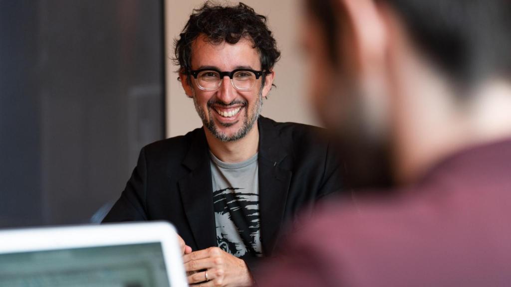 El senador Juan Milián en conversación con Metrópoli