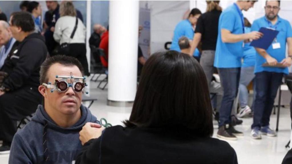 Una de las revisiones visuales gratuitas de la fundación 'Abre sus Ojos'