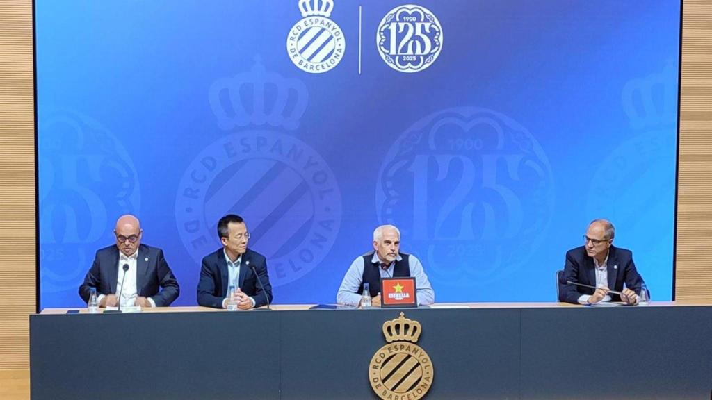 Alan Pace i membres de la junta de l’RCD Espanyol