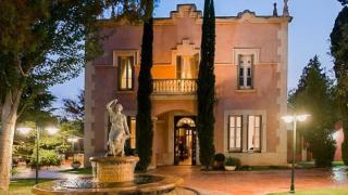 Exterior de la Casa Modolell en Sant Just Desvern, donde estaba el restaurante Torre de l’Hereu