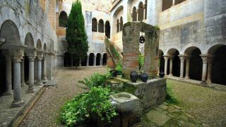 Esta es la única comunidad benedictina femenina de Cataluña que reside en el mismo lugar donde nació en el siglo XI, el Monestir de Sant Daniel