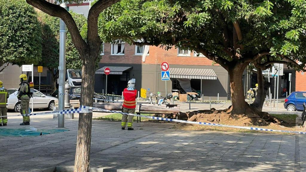 Bomberos en la intervención de la fuga de gas de L'Hospitalet