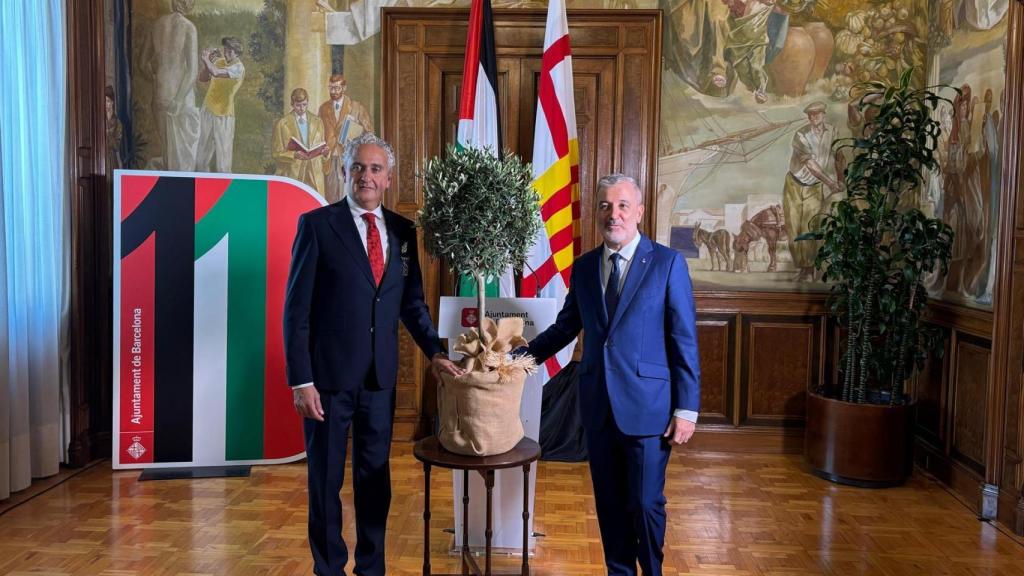 Collboni regala un olivo a Kassis como símbolo de paz y unión mediterránea