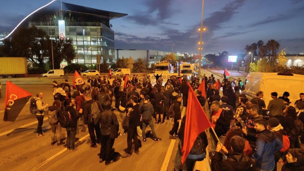 Corte en la Ronda Litoral de Barcelona por una manifestación