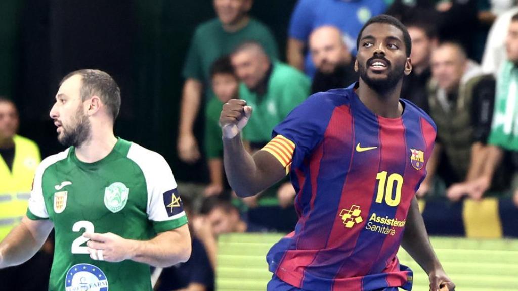 Dika Mem celebra un gol en el Pelister-Barça de balonmano