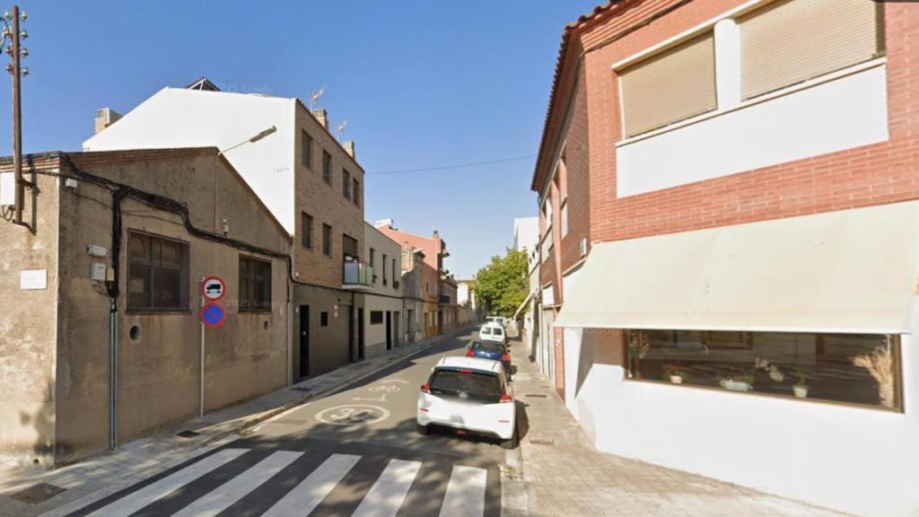 La calle Esplugues en El Prat de Llobregat