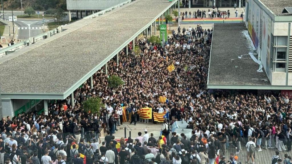 Enfrentamiento en la UAB desde un aula en una imagen compartida en redes sociales