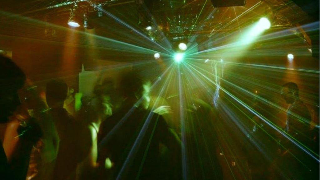 Interior del local de Grup Almodobar en Gràcia