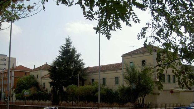 Okupan el cuartel de la Guardia Civil de Sabadell: el Ayuntamiento ...