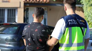 Un agente de la Policía Nacional