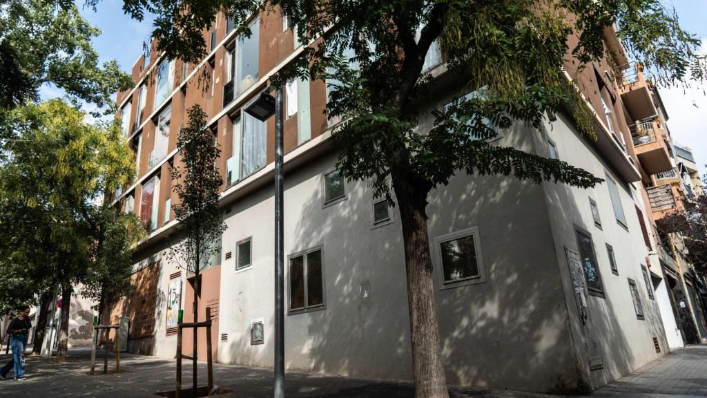 Edifici okupat del carrer Almagro a Barcelona