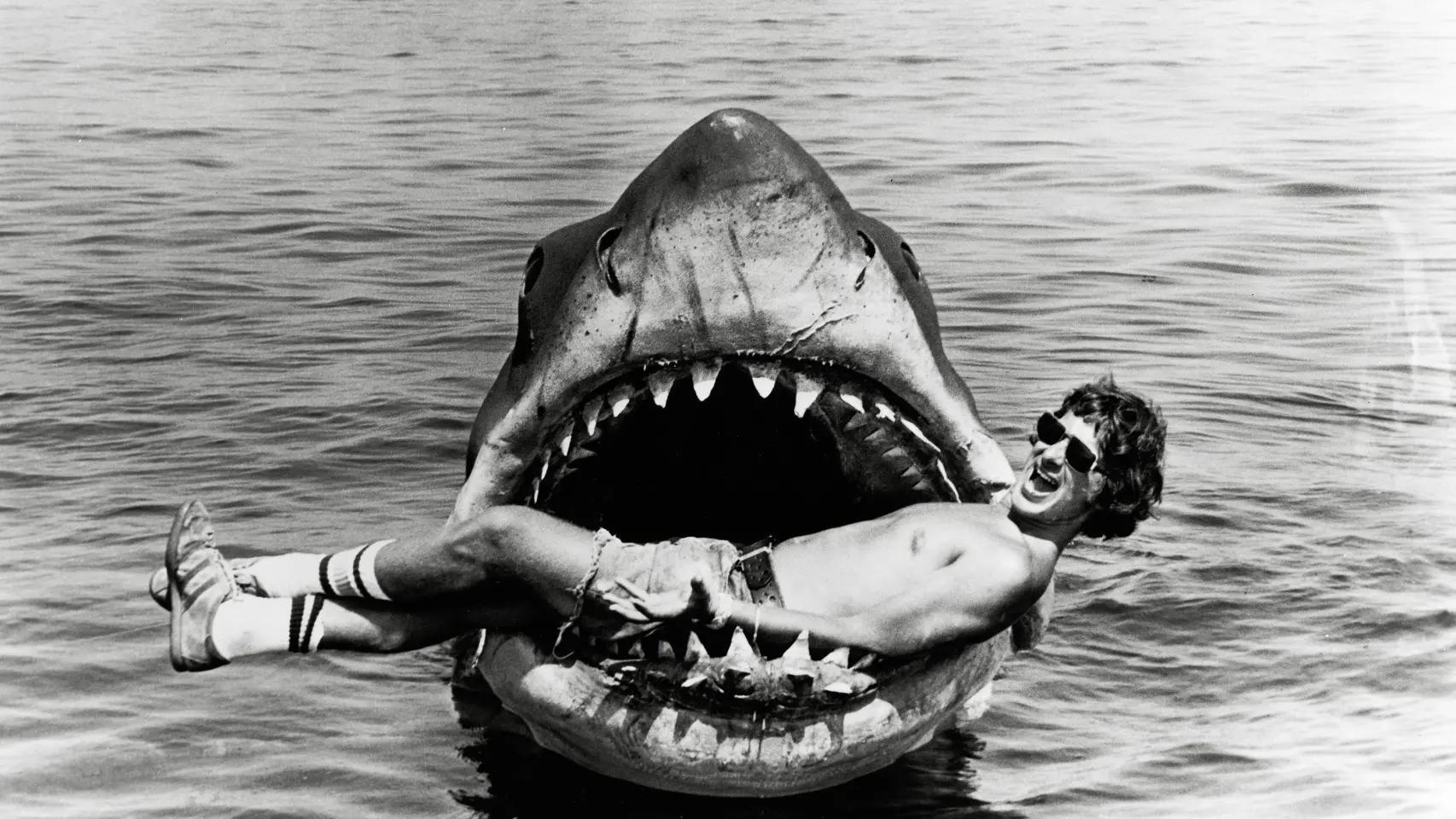 Steven Spielberg durante una pausa del rodaje de 'Tiburón'