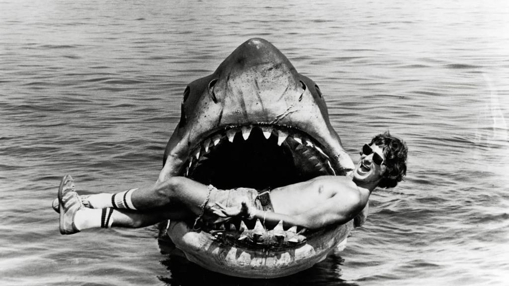 Steven Spielberg durante una pausa del rodaje de 'Tiburón'