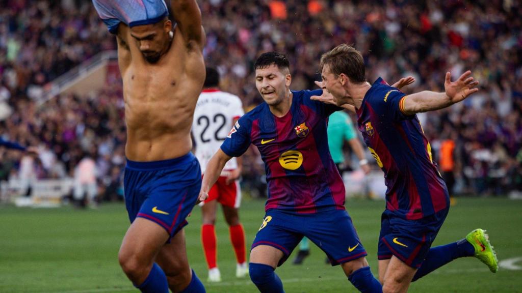 Ronald Araujo arranca a correr pletórico, tras marcar el gol de la victoria en el Barça-Girona