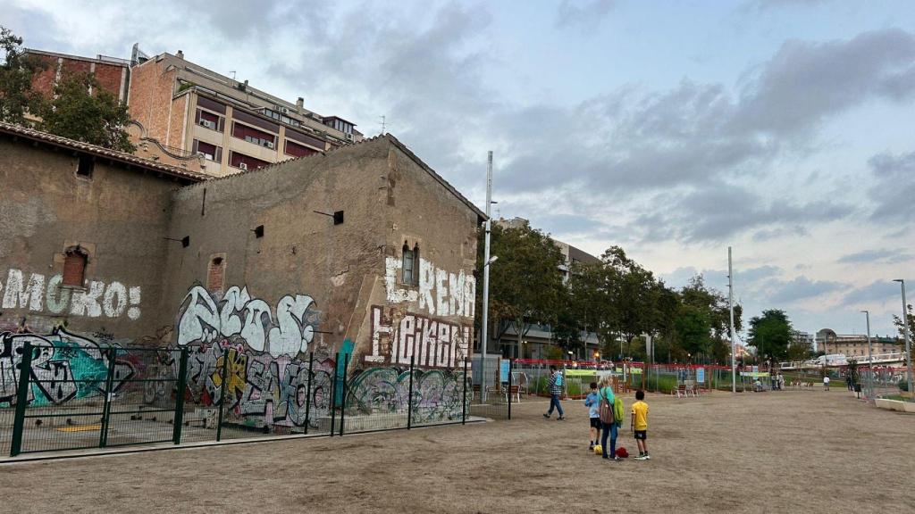 La Torre del Fang juntament amb les obres de la nova zona verda