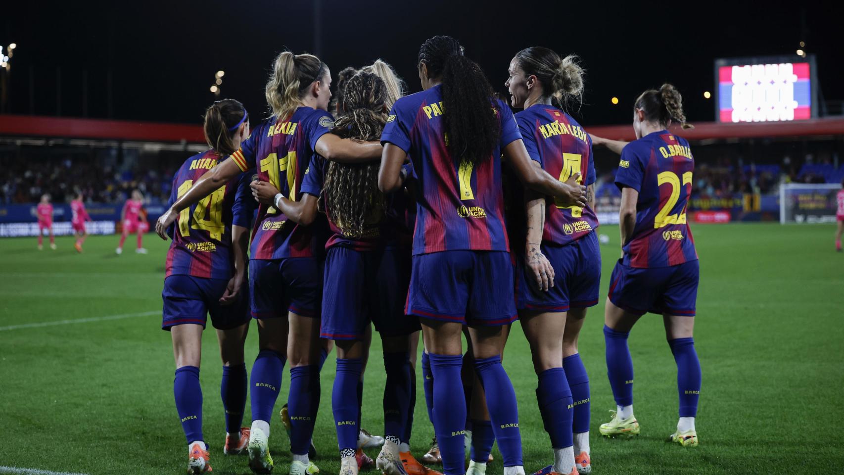Las jugadoras del Barça Femenino celebran un gol contra el Granada en el Estadi Johan Cruyff
