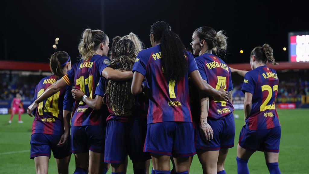 Las jugadoras del Barça Femenino celebran un gol contra el Granada en el Estadi Johan Cruyff